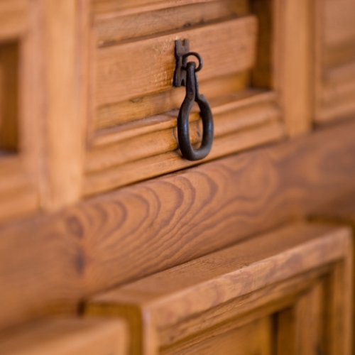 32.Sideboard Close up